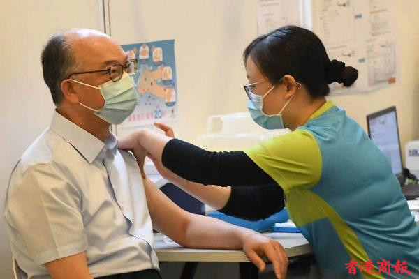 63岁香港男子接种疫苗，守护健康，共筑免疫长城香港60岁疫苗