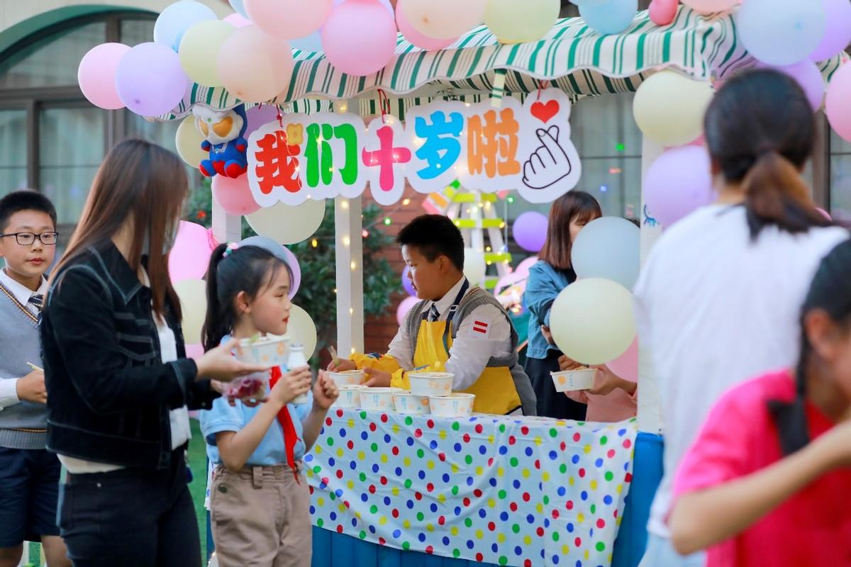 香港影坛老将，揭秘60多岁男演员的璀璨星光香港60岁以上的男演员